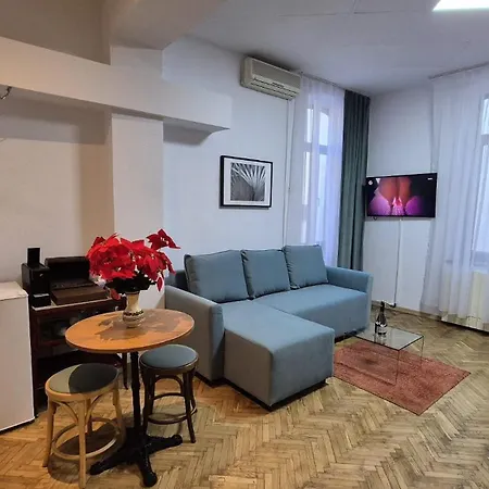 Boutique Old 2 *