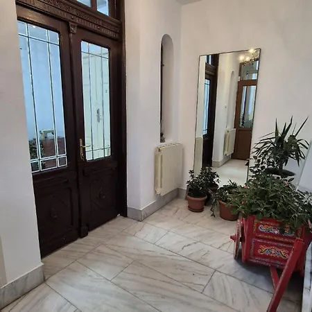 Boutique Old 2 *