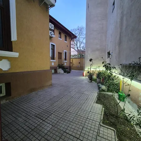 Boutique Old 2 * Boekarest