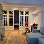 Boutique Old 2 *