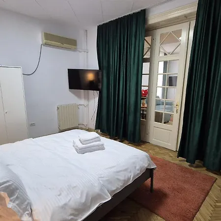 Boutique Old 2 *